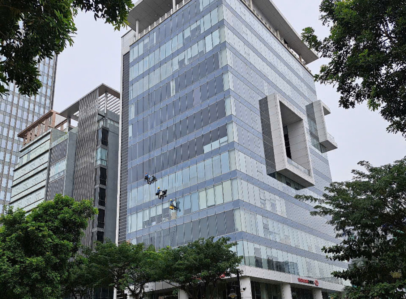 Vệ sinh công nghiệp tòa nhà CAPITAL TOWER
