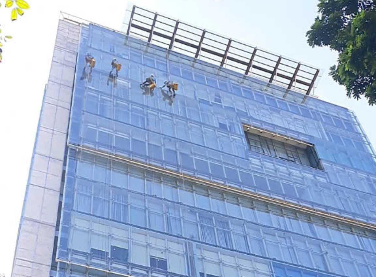 Vệ sinh chống thấm tòa nhà HD Tower